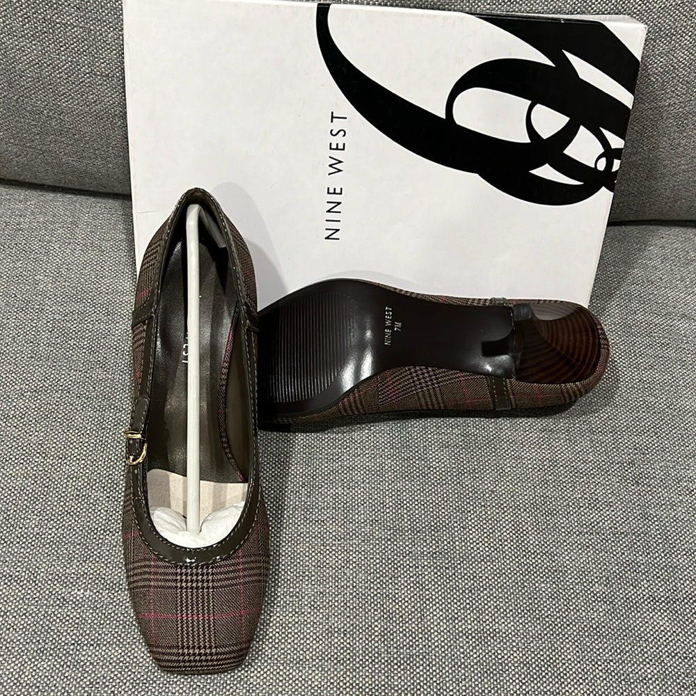 Nine West New with Tag size 7 brown checkered print